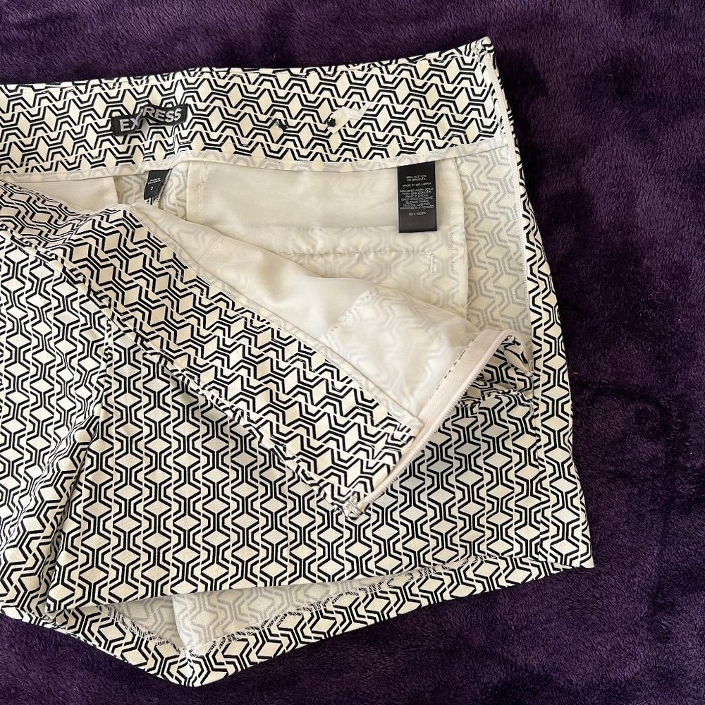 Express Geometric Pattern Shorts Size 2 - image 5